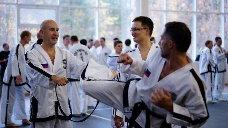 Взрослая группа таэквондо